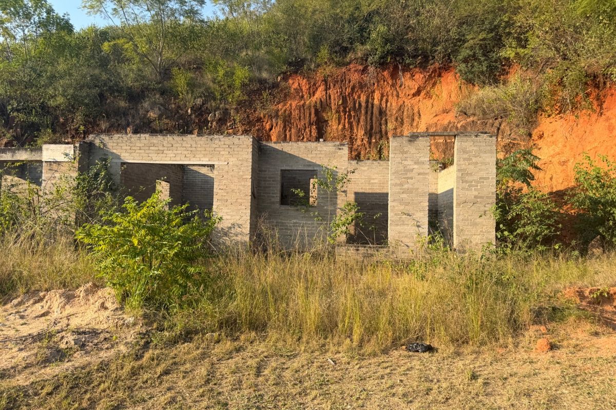 Unfinished house  For Sale in Drum Rock, Nelspruit - Photo 2