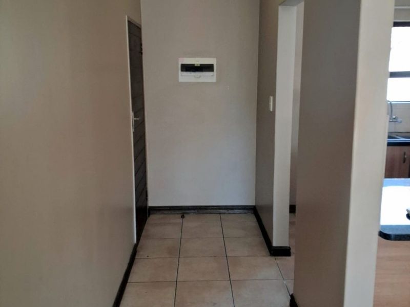 2 Bedroom Apartment To Rent in Halfway House, Midrand - Photo 6