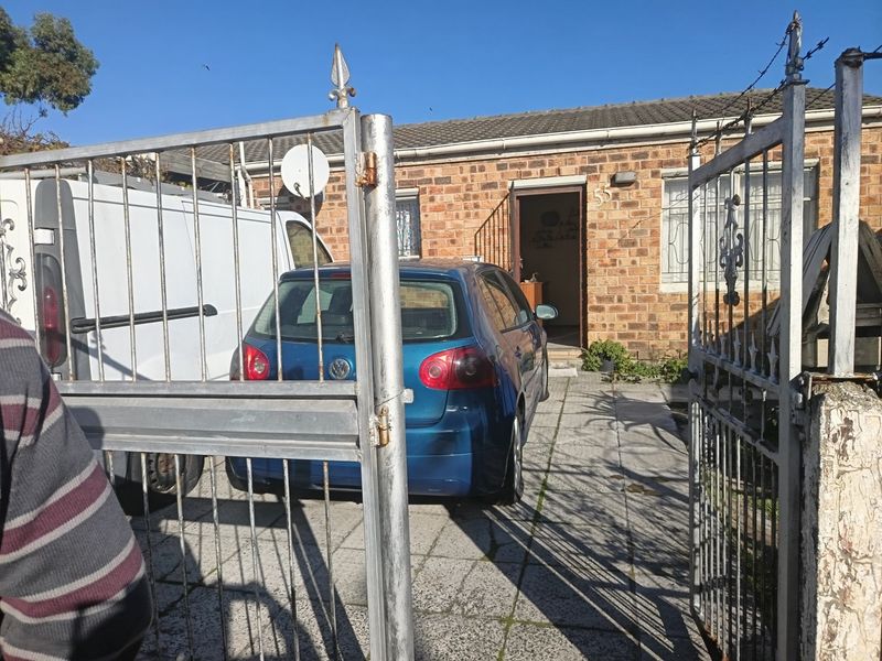 House For Sale in Lentegeur, Mitchells Plain - Photo 1