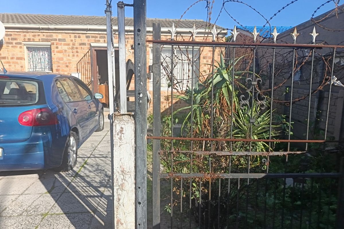 House For Sale in Lentegeur, Mitchells Plain - Photo 2