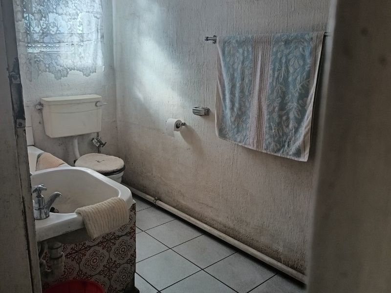 House For Sale in Lentegeur, Mitchells Plain - Photo 3