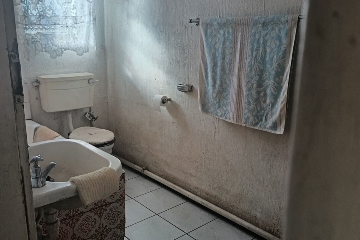 House For Sale in Lentegeur, Mitchells Plain - Photo 3