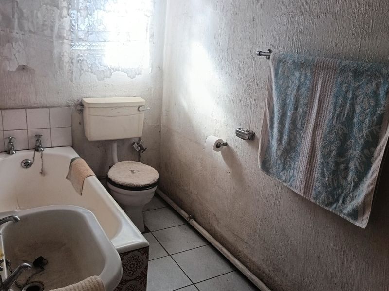 House For Sale in Lentegeur, Mitchells Plain - Photo 4