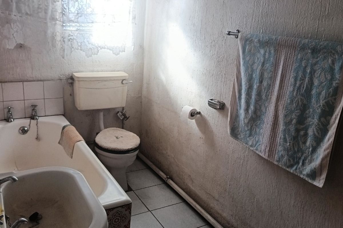 House For Sale in Lentegeur, Mitchells Plain - Photo 4