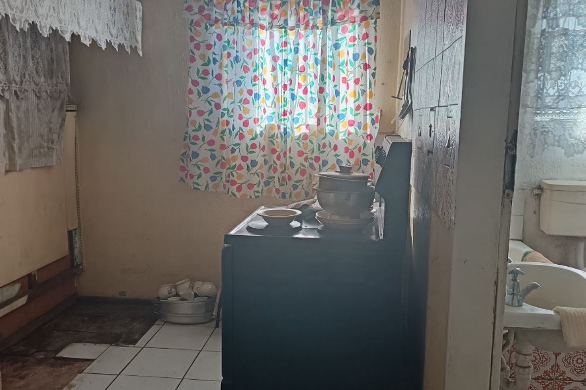 House For Sale in Lentegeur, Mitchells Plain - Photo 5