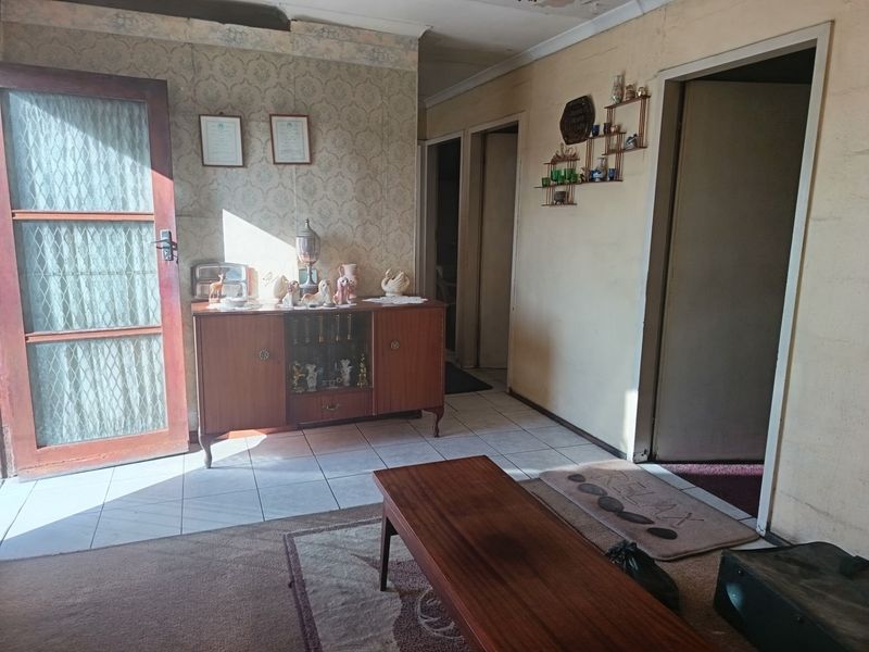 House For Sale in Lentegeur, Mitchells Plain - Photo 6