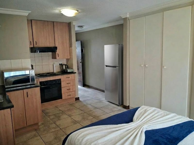Studio / Bachelor Apartment To Rent in Halfway House, Midrand - Photo 4