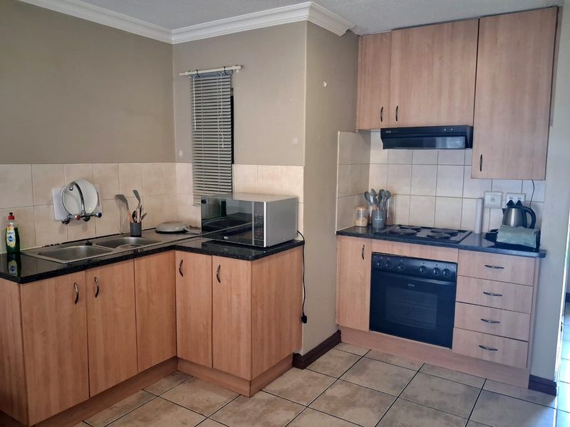 Studio / Bachelor Apartment To Rent in Halfway House, Midrand - Photo 2