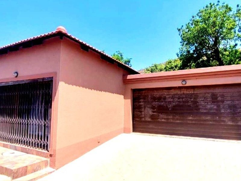 Morden 3-Bedroom Home in Pretoria North - Photo 1