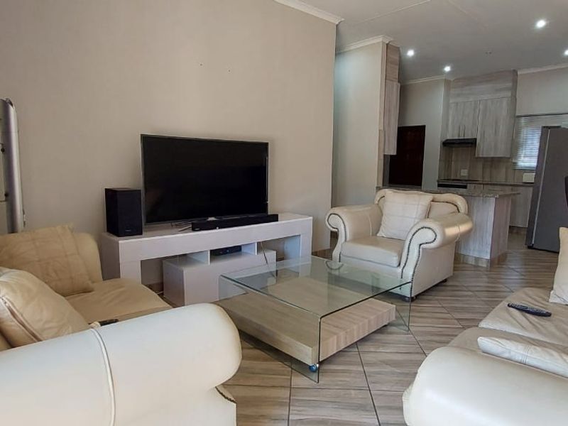 Morden 3-Bedroom Home in Pretoria North - Photo 5