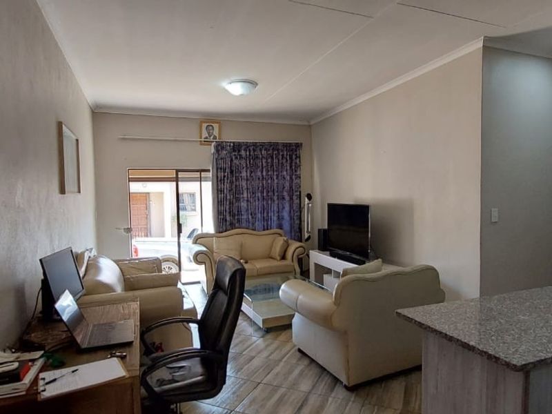 Morden 3-Bedroom Home in Pretoria North - Photo 6
