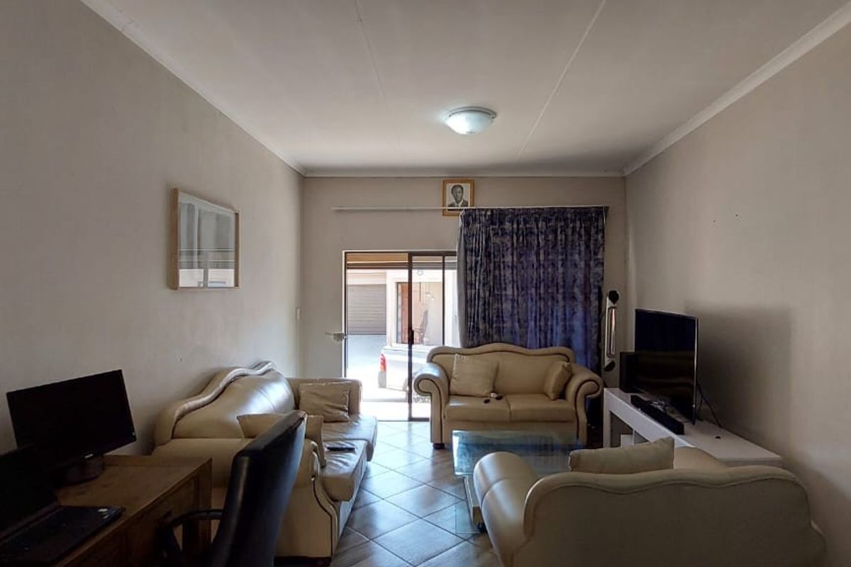 Morden 3-Bedroom Home in Pretoria North - Photo 3