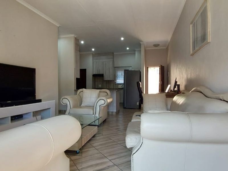 Morden 3-Bedroom Home in Pretoria North - Photo 4