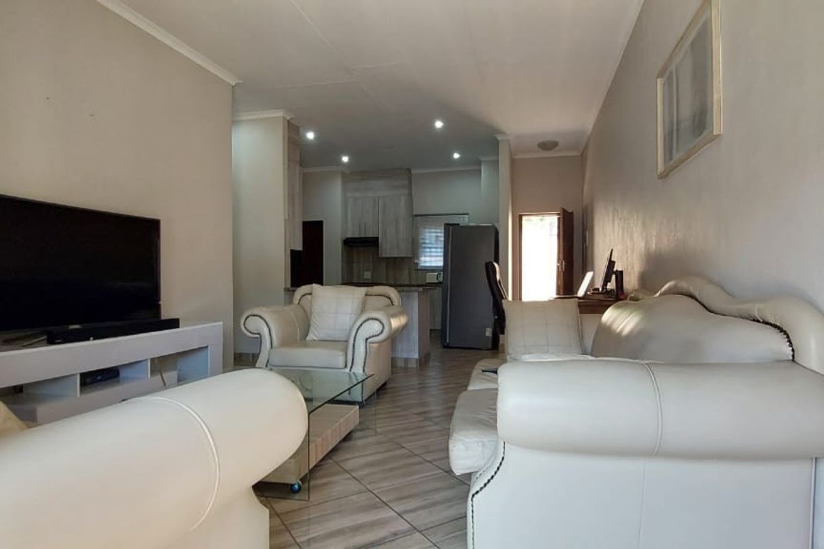 Morden 3-Bedroom Home in Pretoria North - Photo 4