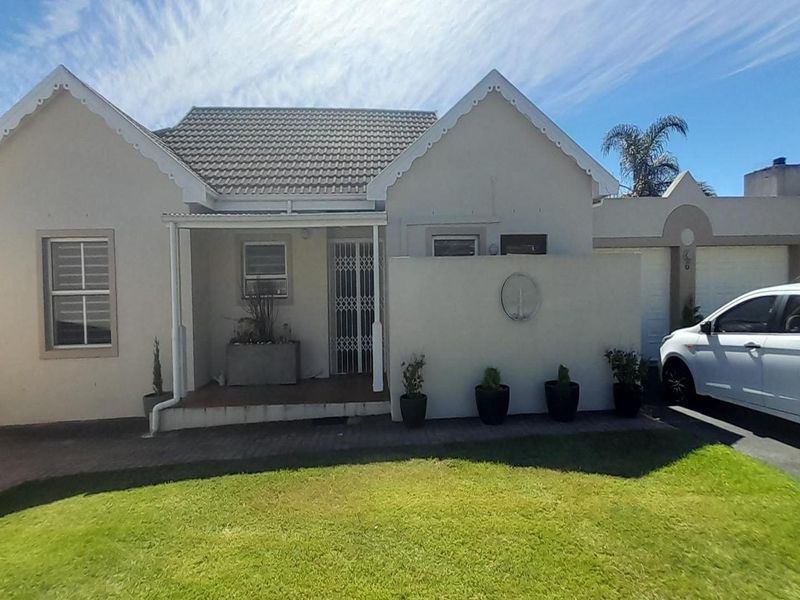 Lovely 3 Bedroom house for sale in a very safe area and at an amazing opportunity.... - Photo 1