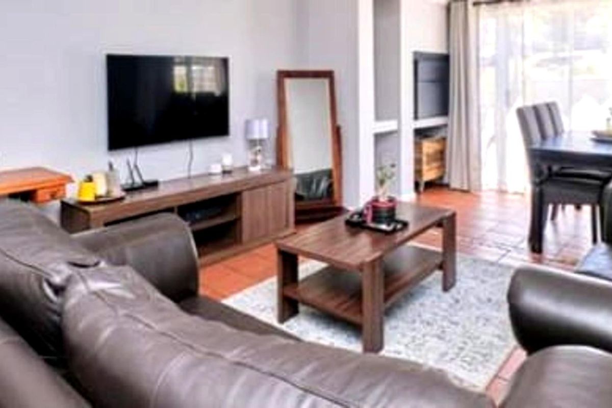 Lovely 3 Bedroom house for sale in a very safe area and at an amazing opportunity.... - Photo 3