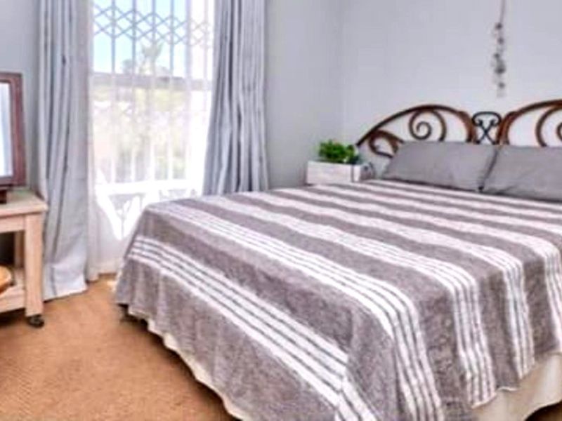 Lovely 3 Bedroom house for sale in a very safe area and at an amazing opportunity.... - Photo 4