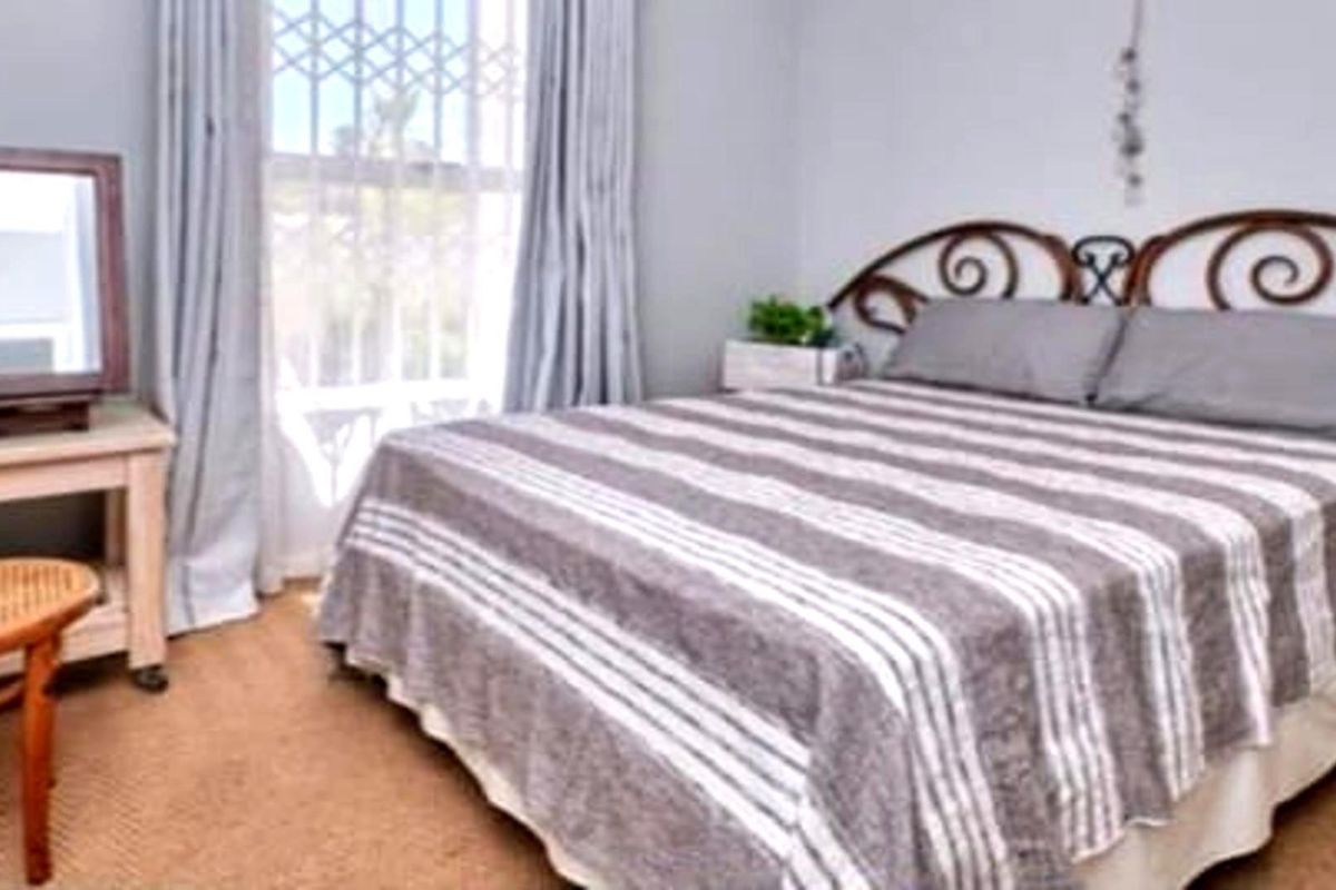 Lovely 3 Bedroom house for sale in a very safe area and at an amazing opportunity.... - Photo 4