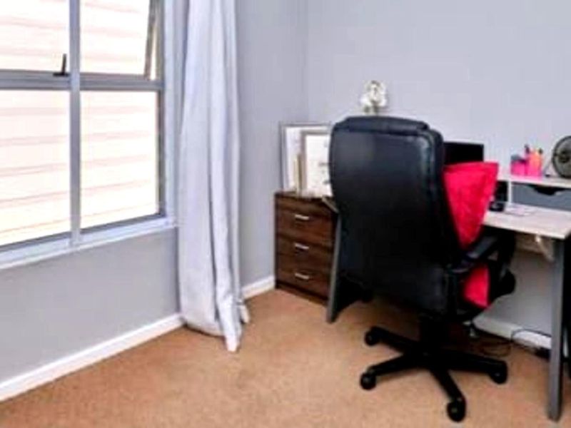 Lovely 3 Bedroom house for sale in a very safe area and at an amazing opportunity.... - Photo 6
