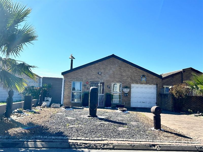 House For Sale in Scottsdene, Kraaifontein - Photo 2