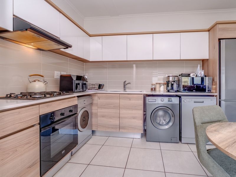 Stunning Townhouse For Sale in Modderfontein, Edenvale - Photo 9