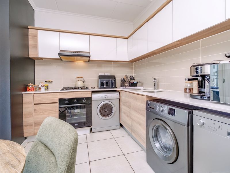Stunning Townhouse For Sale in Modderfontein, Edenvale - Photo 10