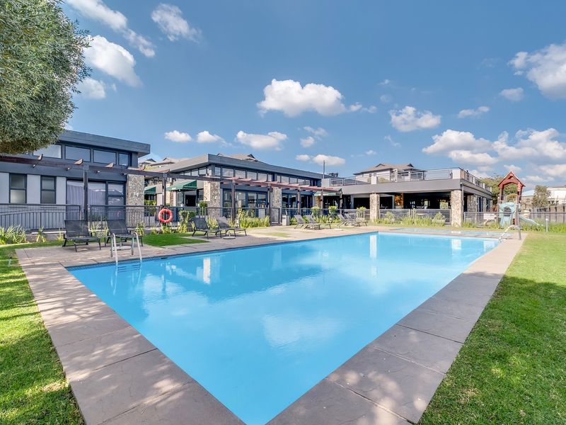 Stunning Townhouse For Sale in Modderfontein, Edenvale - Photo 4