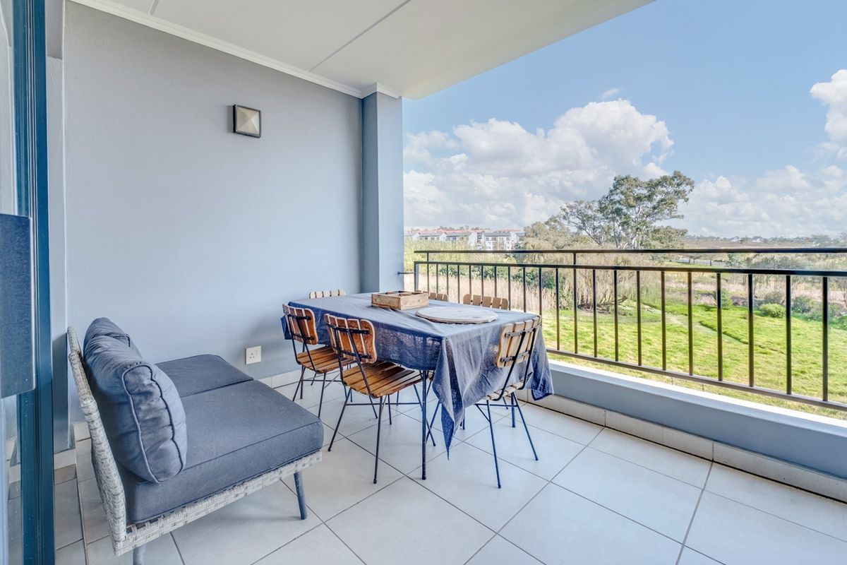 Stunning Townhouse For Sale in Modderfontein, Edenvale - Photo 2