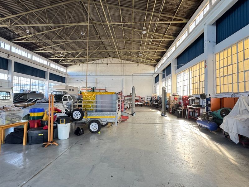 Neat and Secure Warehouse Property  To Let in Paarden Eiland, Cape Town - Photo 10
