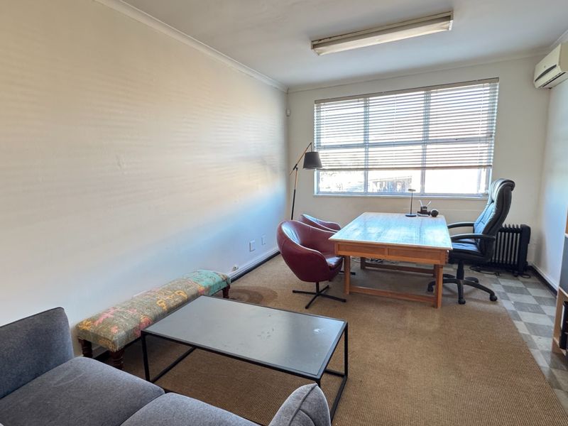 Neat and Secure Warehouse Property  To Let in Paarden Eiland, Cape Town - Photo 8