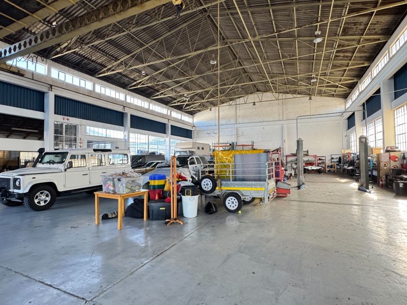 Neat and Secure Warehouse Property  To Let in Paarden Eiland, Cape Town - Photo 2