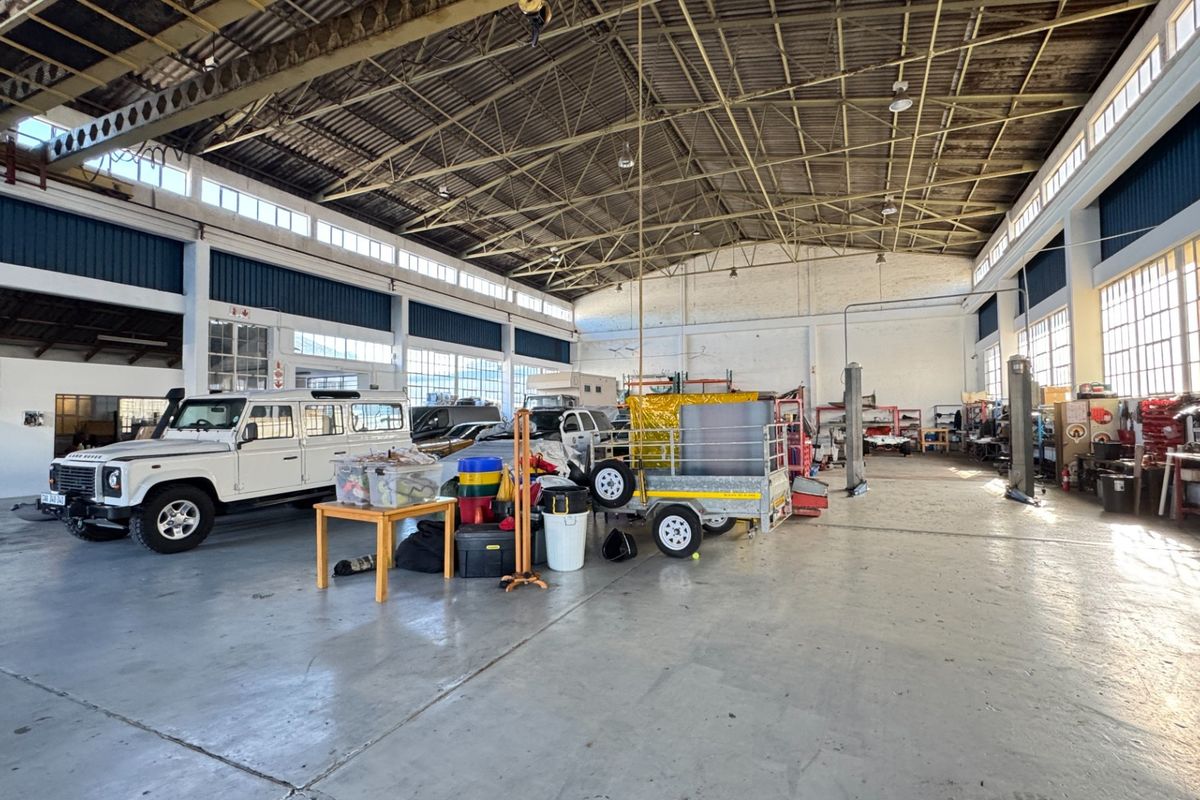 Neat and Secure Warehouse Property  To Let in Paarden Eiland, Cape Town - Photo 2