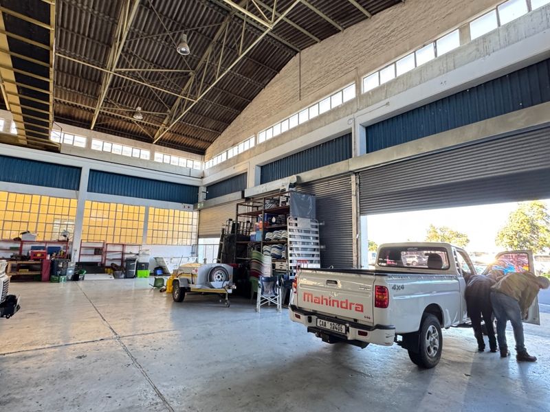 Neat and Secure Warehouse Property  To Let in Paarden Eiland, Cape Town - Photo 4