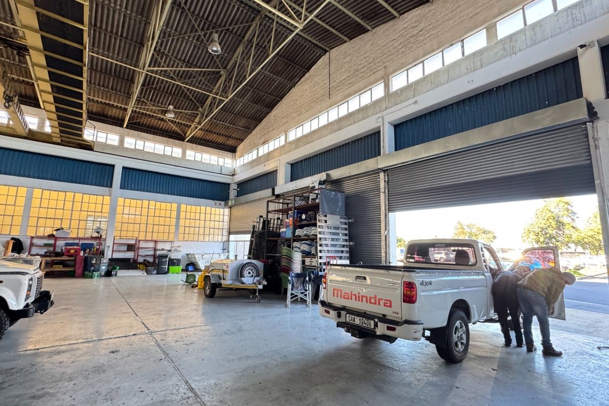 Neat and Secure Warehouse Property  To Let in Paarden Eiland, Cape Town - Photo 4