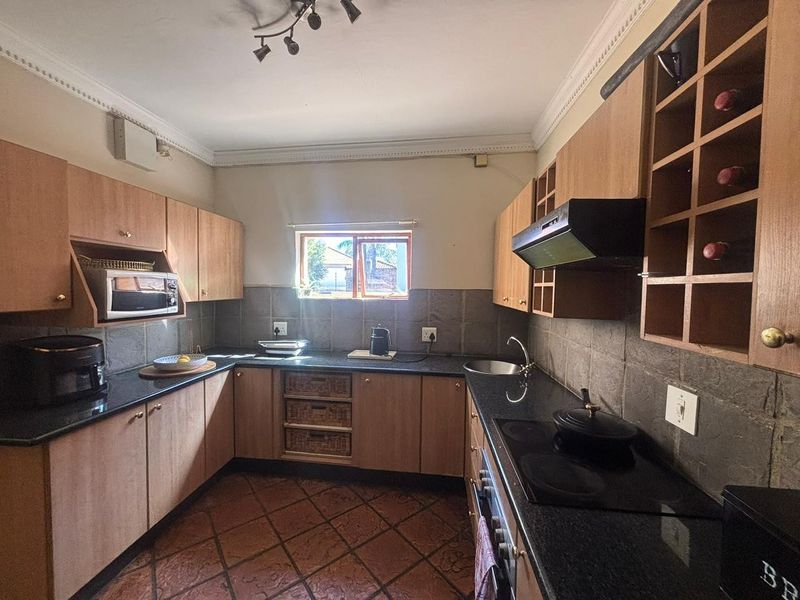 House For Sale in Faerie Glen, Pretoria - Photo 2