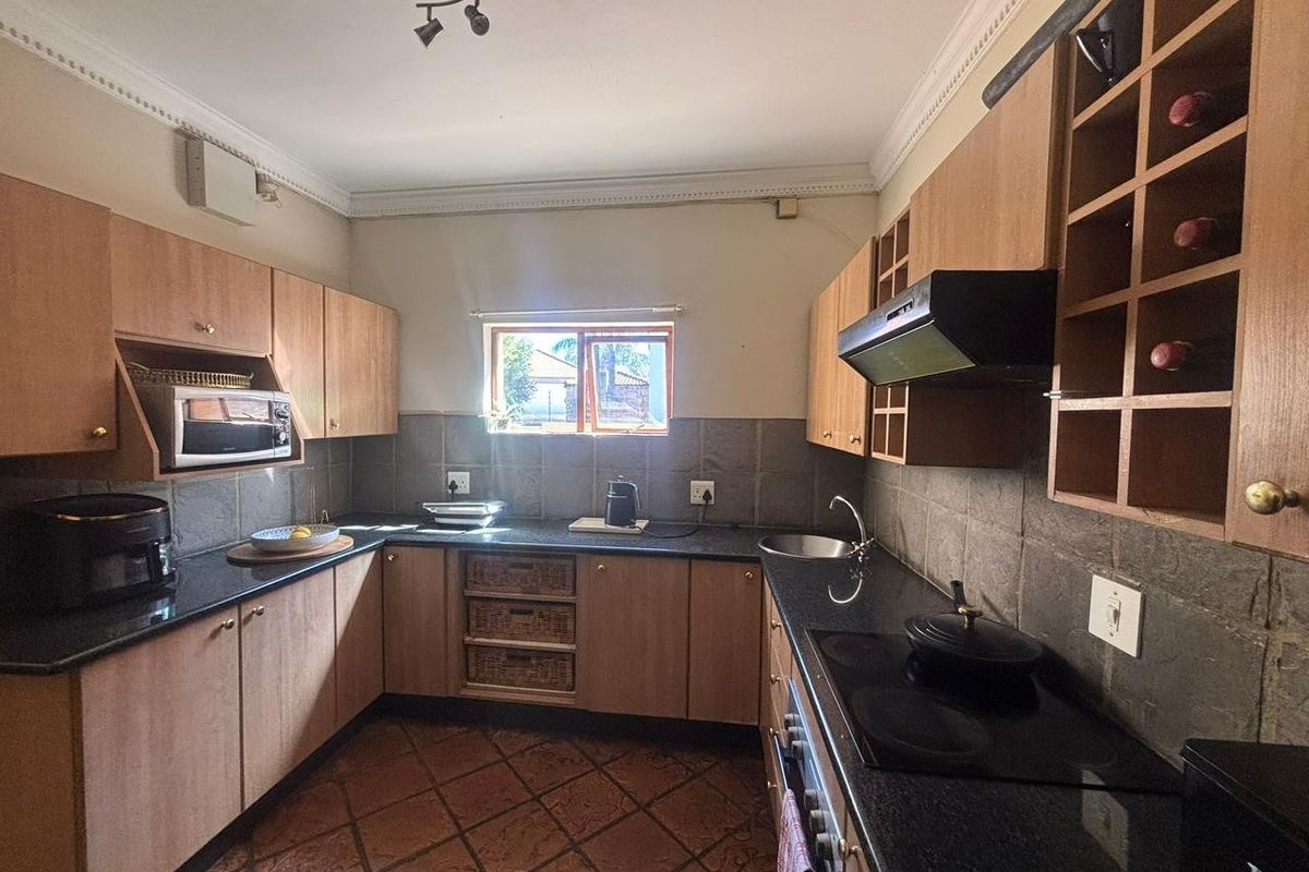 House For Sale in Faerie Glen, Pretoria - Photo 2