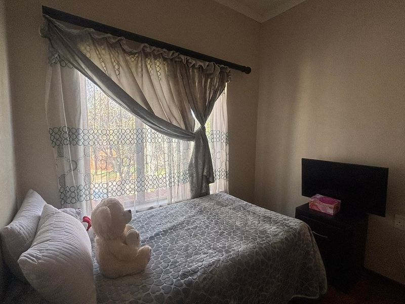 House For Sale in Faerie Glen, Pretoria - Photo 9