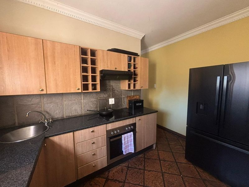 House For Sale in Faerie Glen, Pretoria - Photo 3