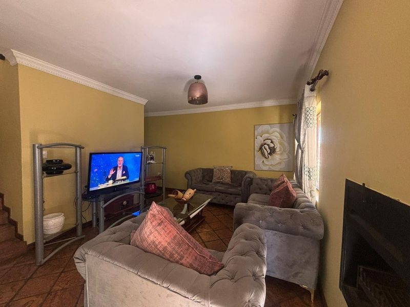 House For Sale in Faerie Glen, Pretoria - Photo 5