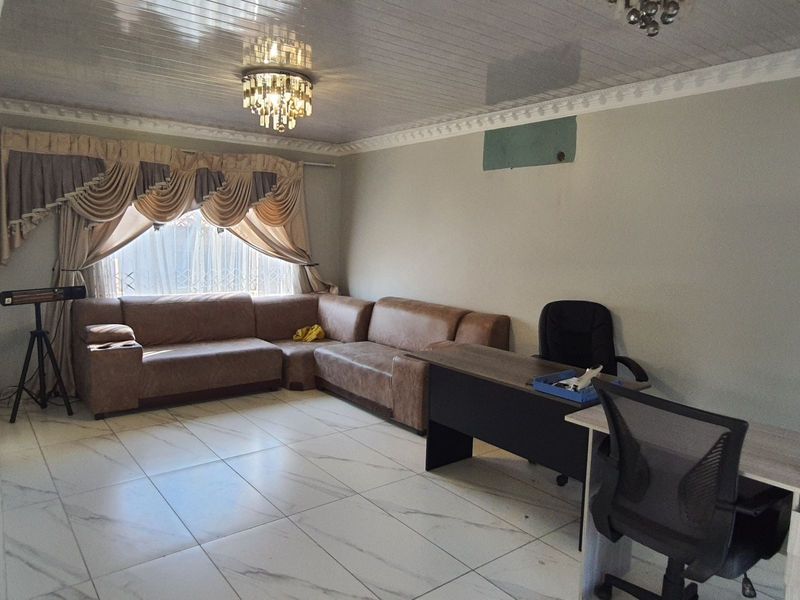 3 Bedroom ,2-bathroom house available for rent - Photo 3