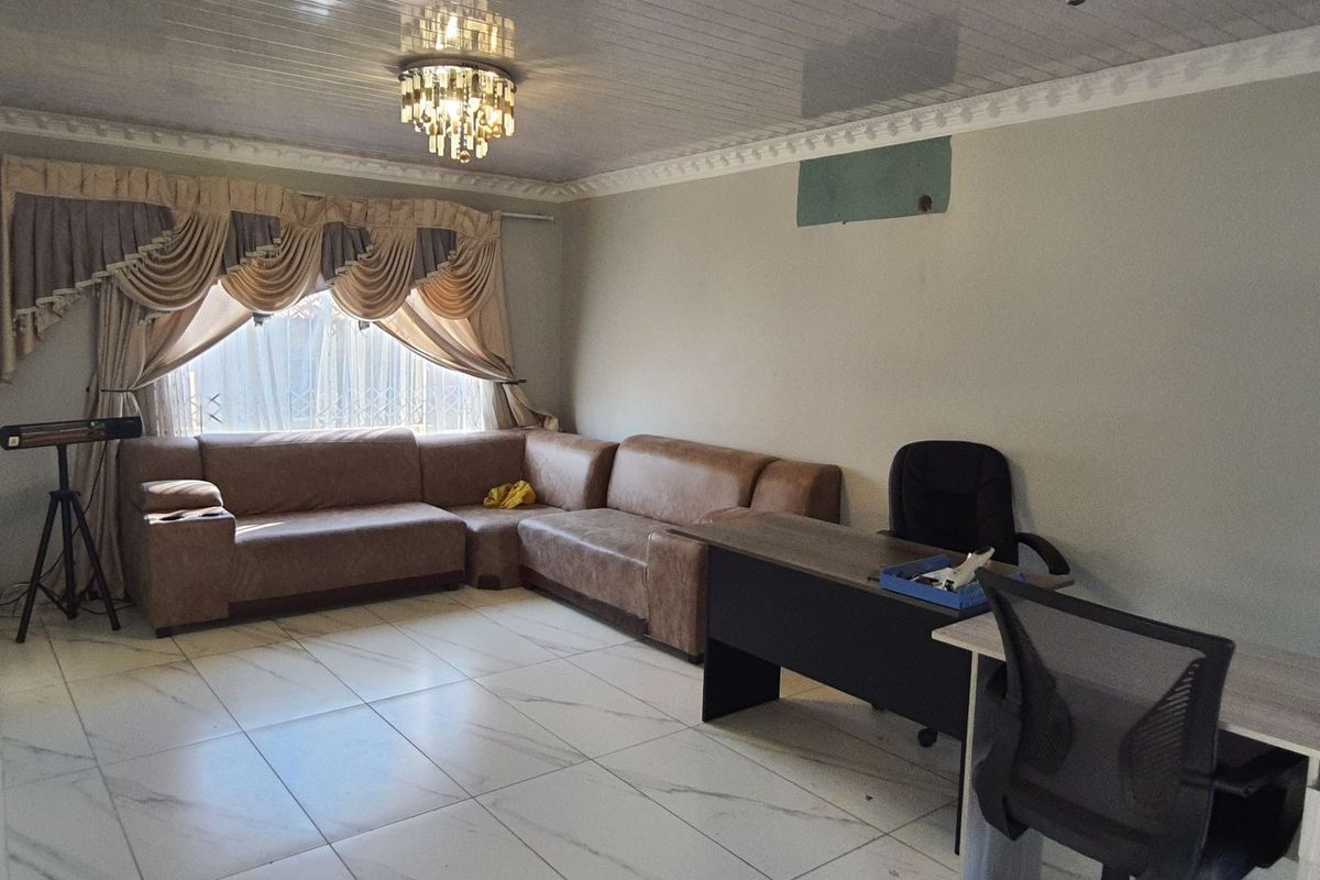 3 Bedroom ,2-bathroom house available for rent - Photo 3