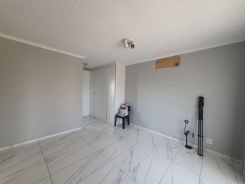 3 Bedroom ,2-bathroom house available for rent - Photo 4