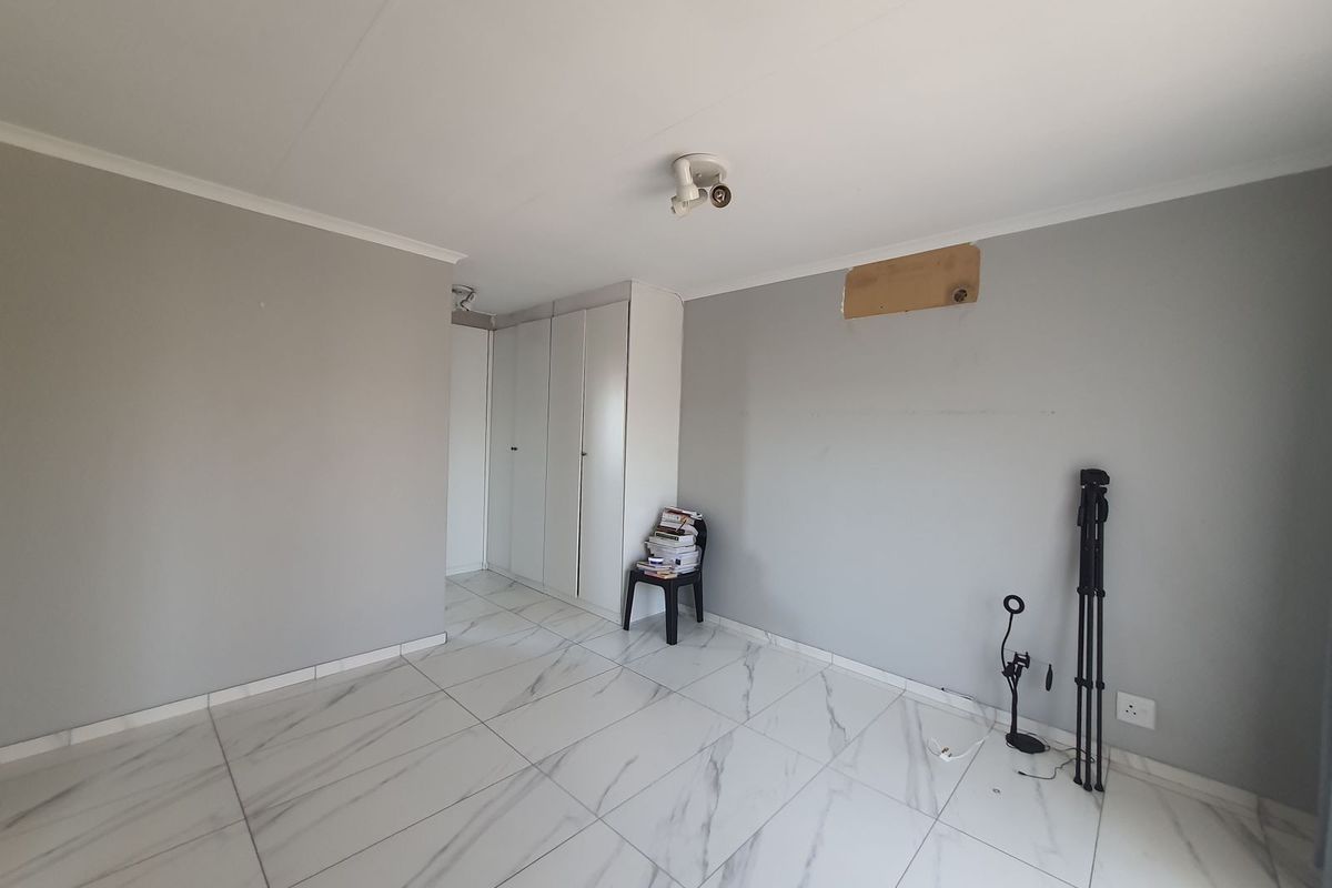 3 Bedroom ,2-bathroom house available for rent - Photo 4
