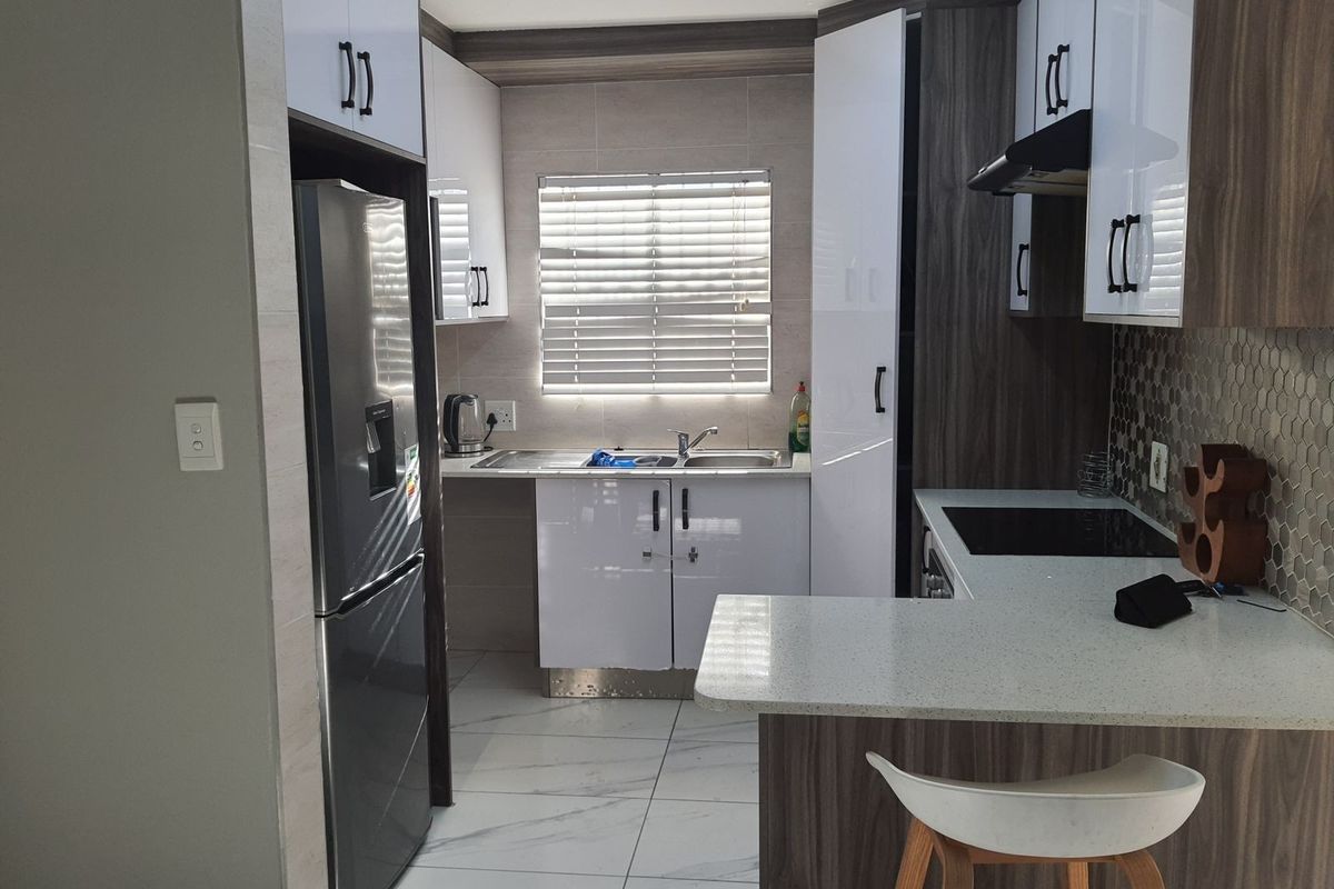 3 Bedroom ,2-bathroom house available for rent - Photo 2
