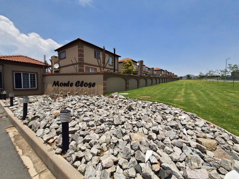 3 Bedroom ,2-bathroom house available for rent - Photo 8