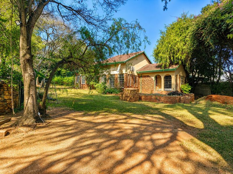 A Blank Canvas with Exceptional Potential - Plus a Newly Renovated 2-Bedroom Flatlet - Photo 1