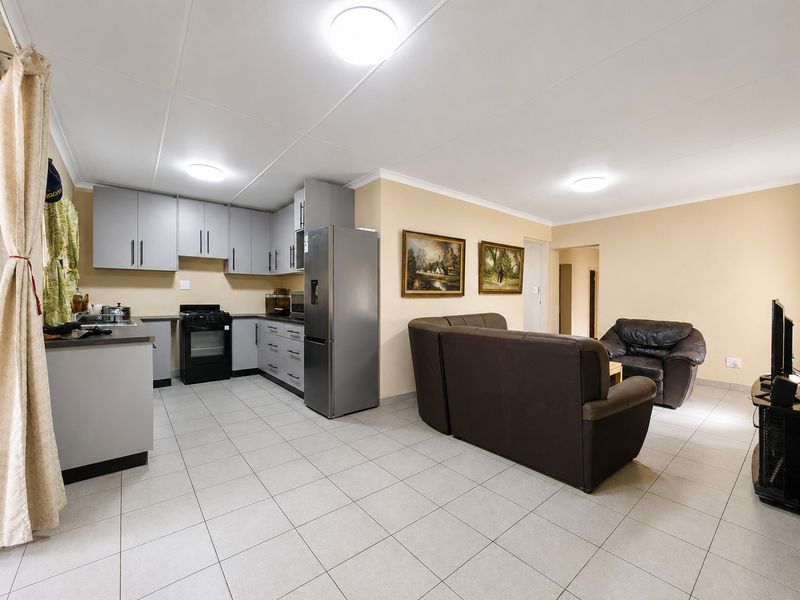 A Blank Canvas with Exceptional Potential - Plus a Newly Renovated 2-Bedroom Flatlet - Photo 3