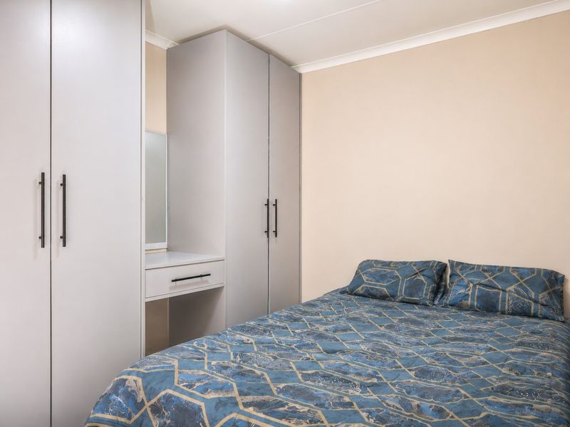 A Blank Canvas with Exceptional Potential - Plus a Newly Renovated 2-Bedroom Flatlet - Photo 7