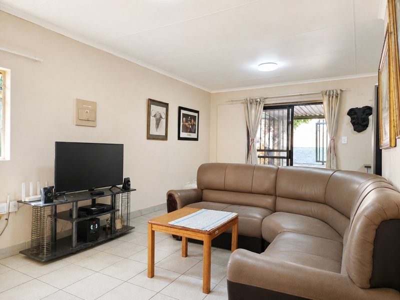 A Blank Canvas with Exceptional Potential - Plus a Newly Renovated 2-Bedroom Flatlet - Photo 6