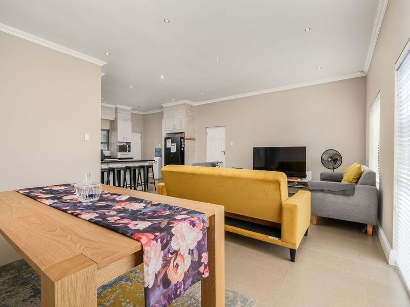 Modern and Secure Family Living for Every Member of the Family Including the Pets - Photo 8